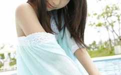 半夜年轻人看B站短视频软件